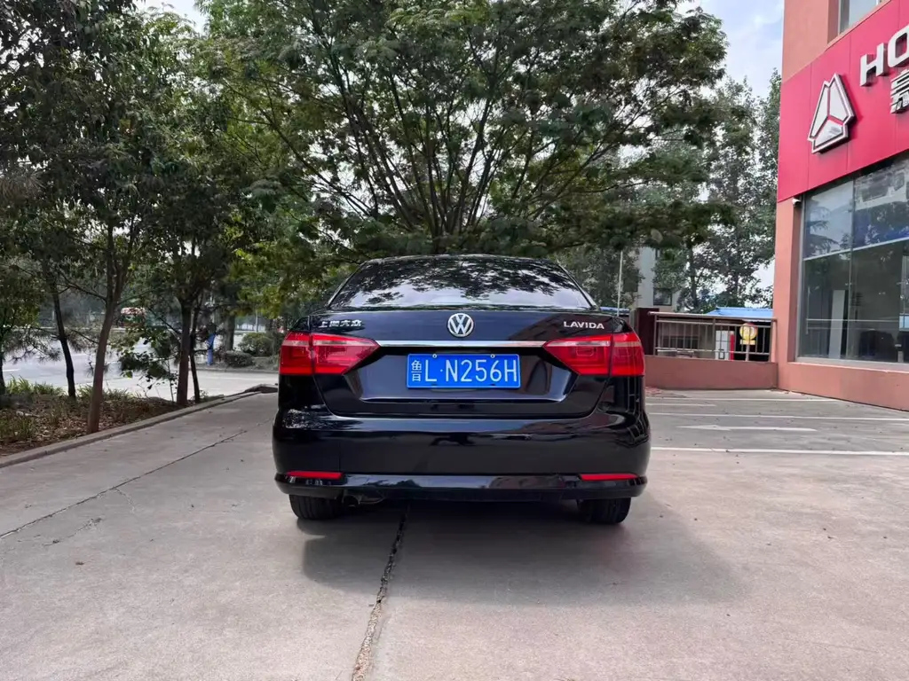 VOLKSWAGEN LAVIDA 2013