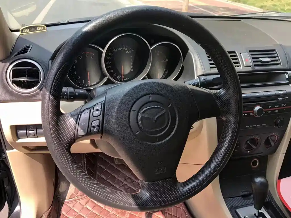MAZDA 3 2010