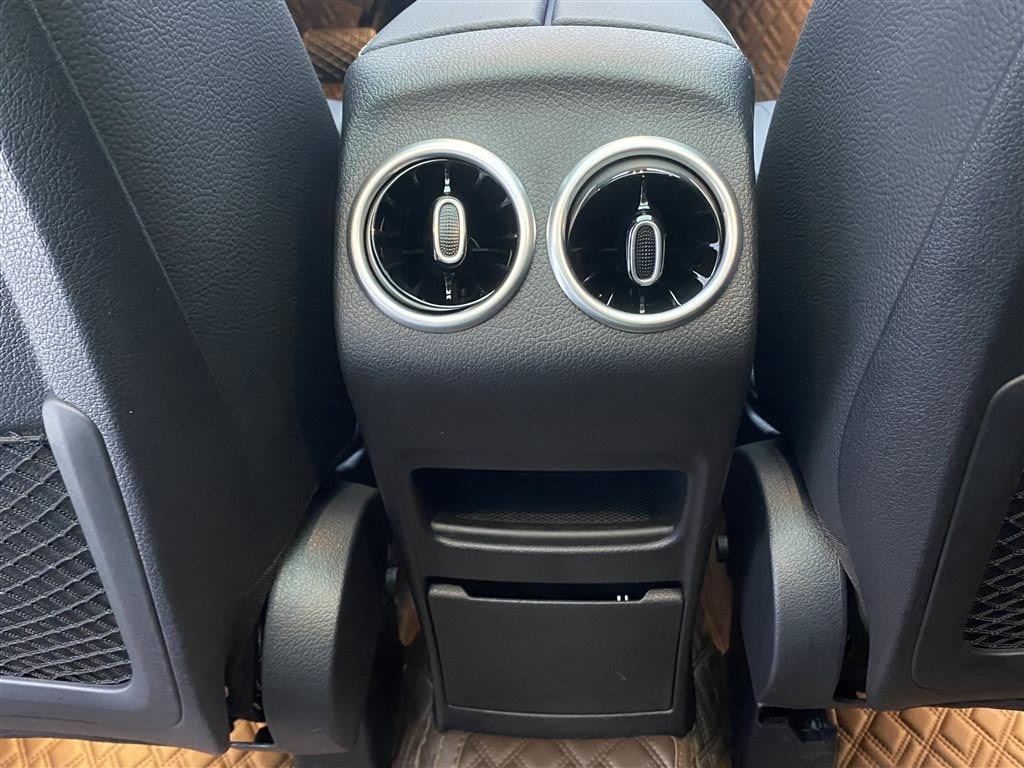 MERCEDES BENZ GLB 2024