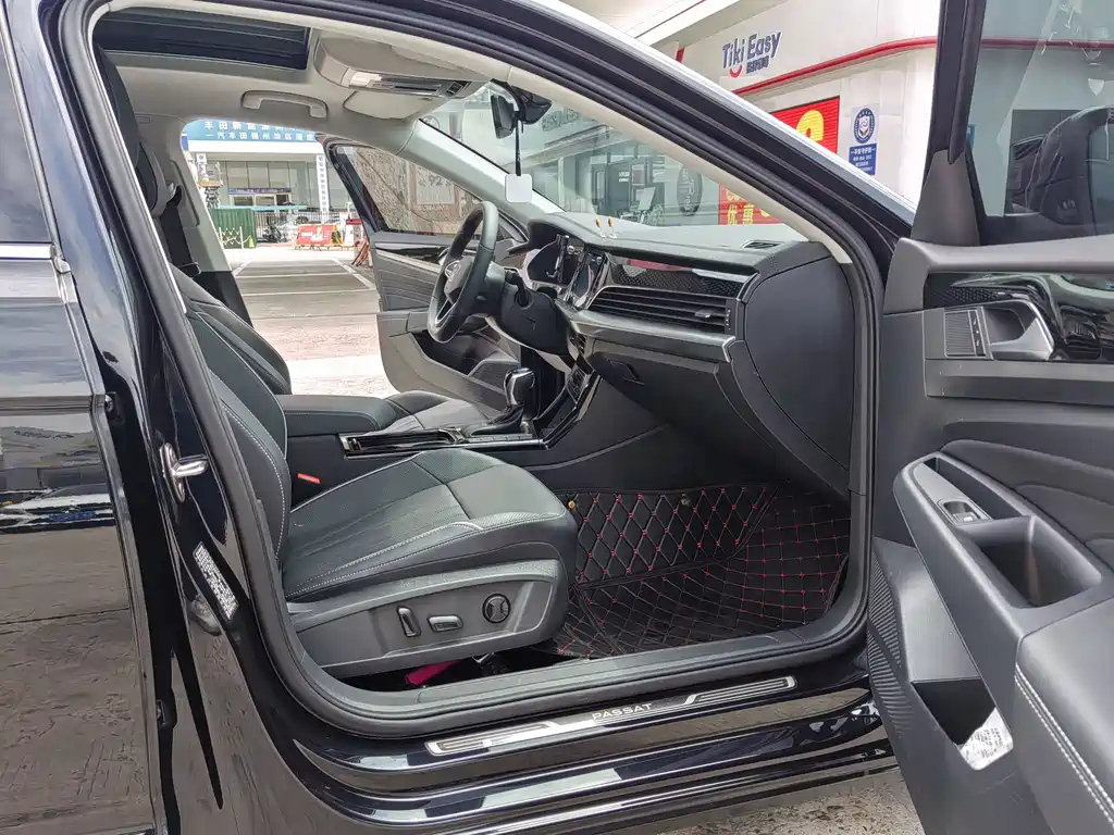 VOLKSWAGEN PASSAT 2024