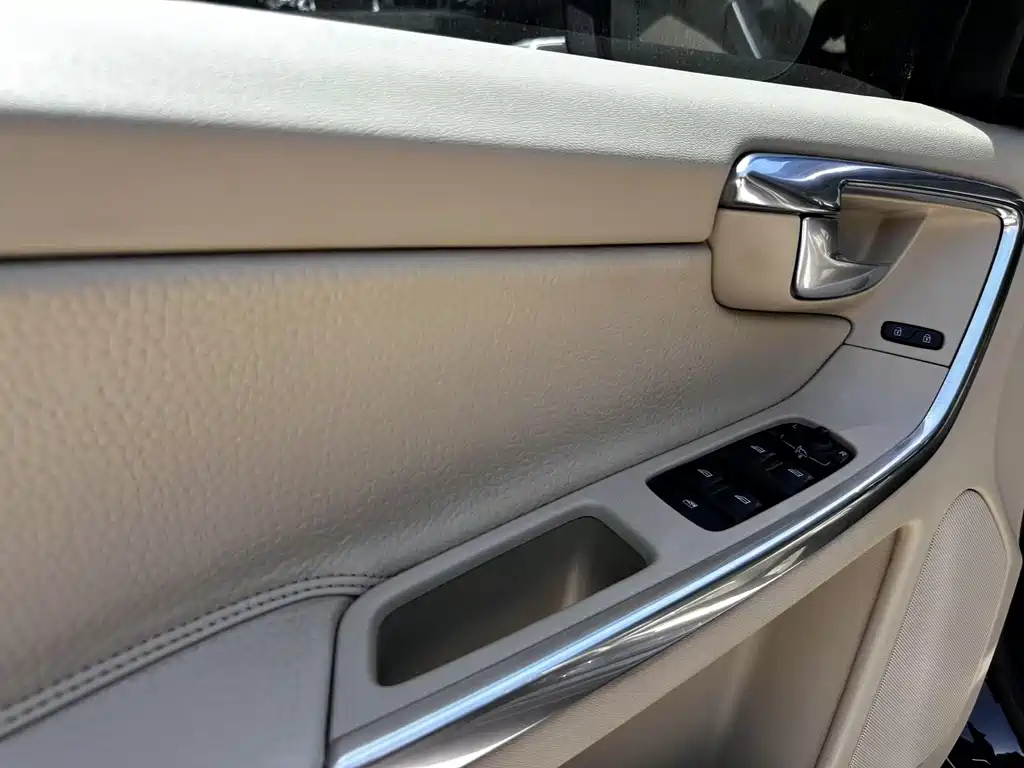 VOLVO XC60 IMPORT 2014