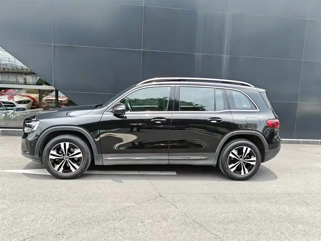 MERCEDES BENZ GLB 2023