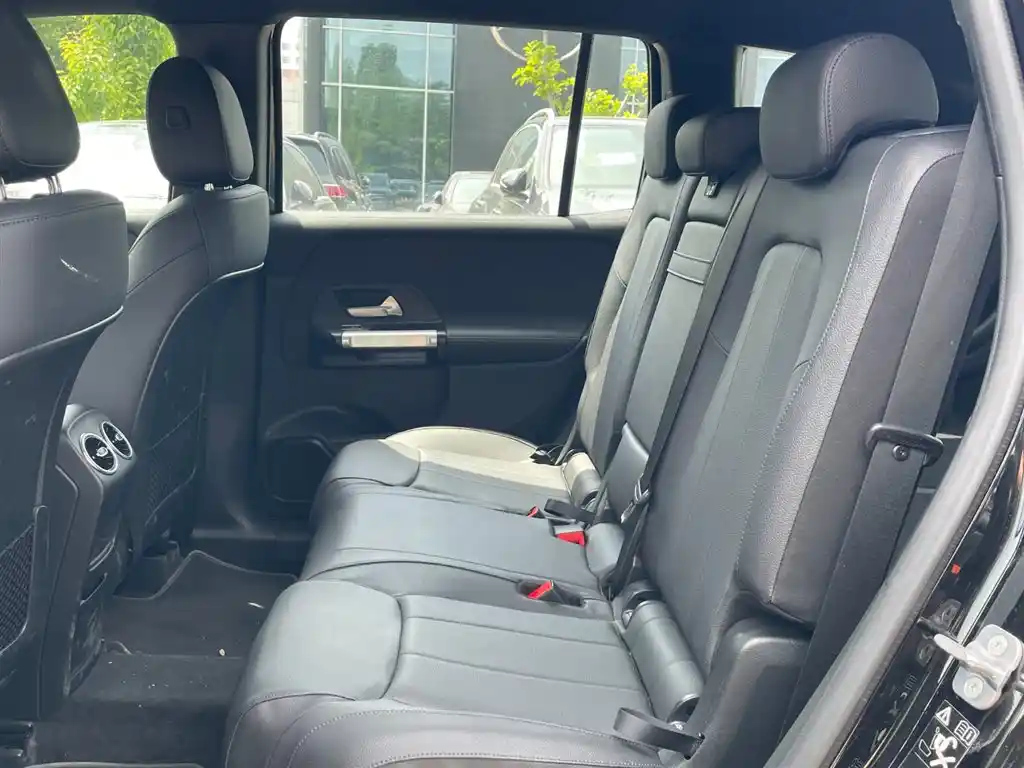 MERCEDES BENZ GLB 2024