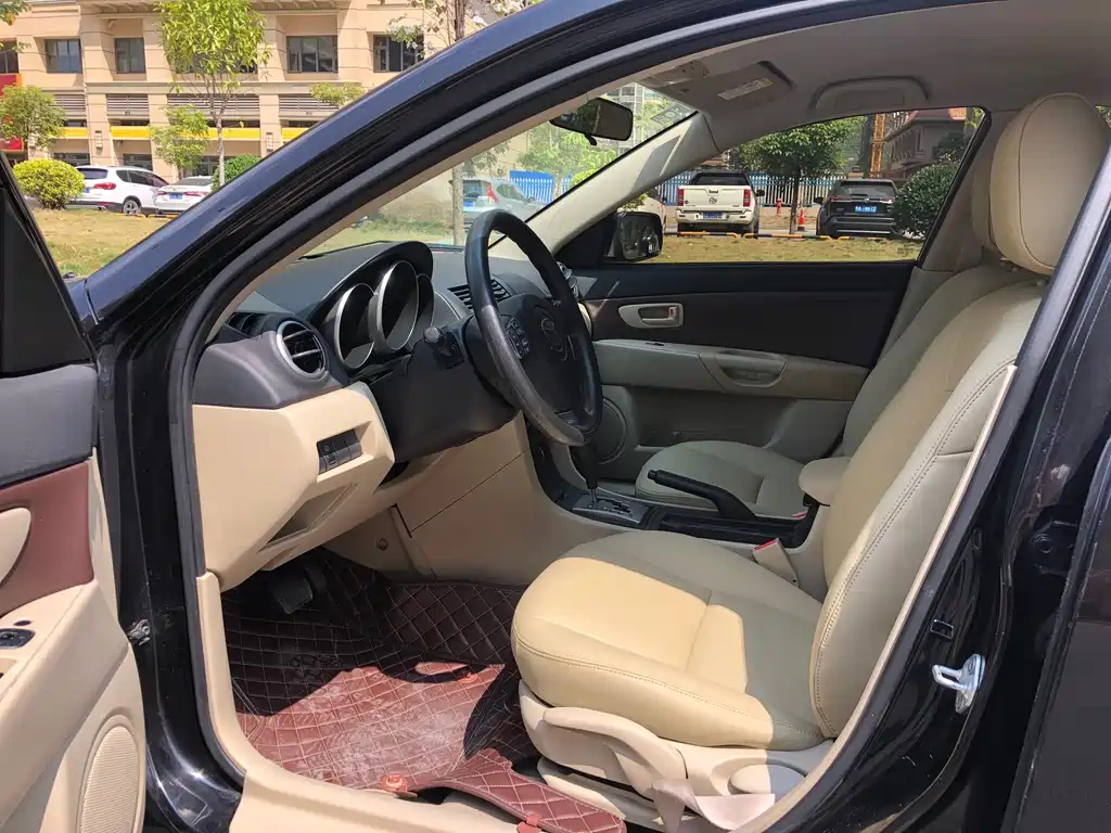 MAZDA 3 2010