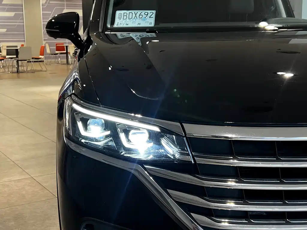 VOLKSWAGEN VILORAN 2022