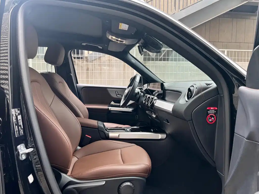 MERCEDES BENZ GLB 2024