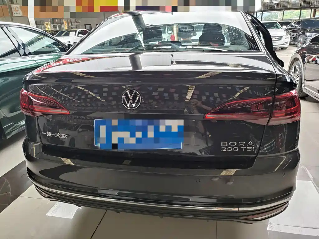 VOLKSWAGEN BORA 2023