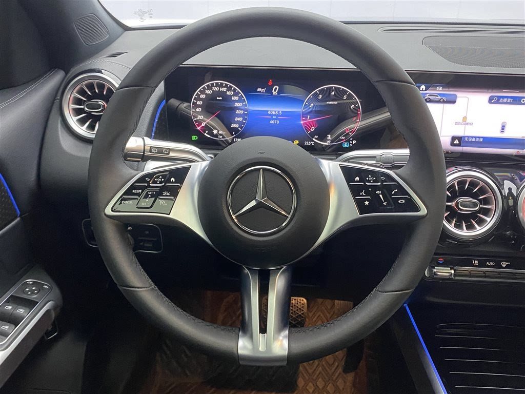 MERCEDES BENZ GLB 2024