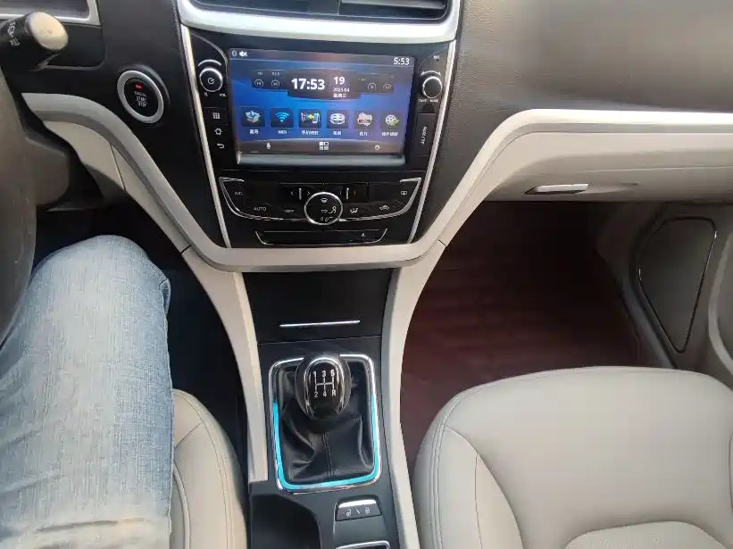 GEELY AUTO EMGRAND 2015