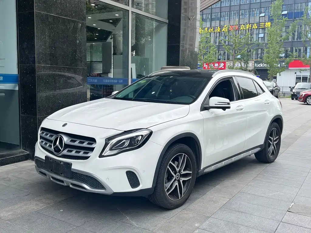 MERCEDES BENZ GLA 2017