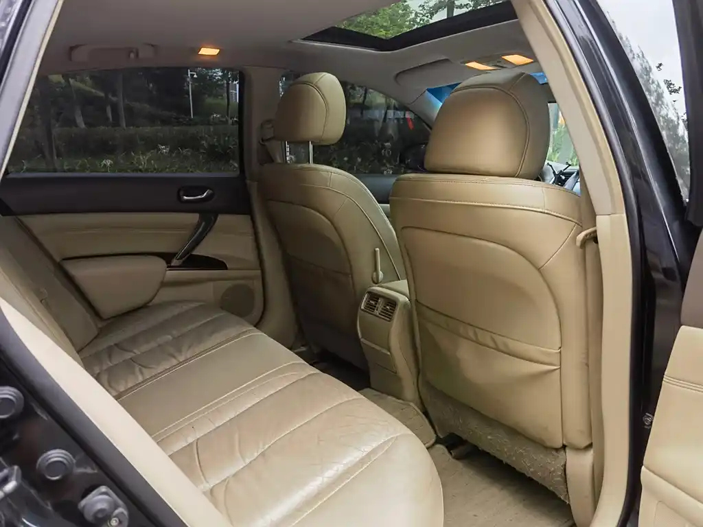 NISSAN TEANA 2010