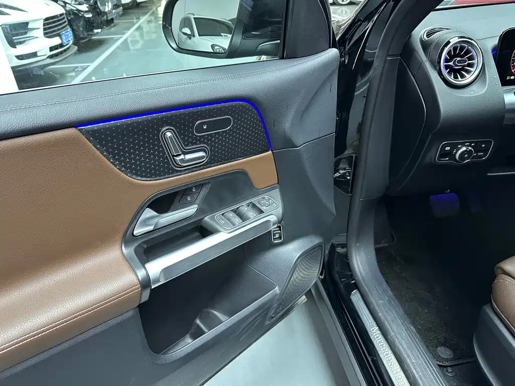 MERCEDES BENZ GLB 2024