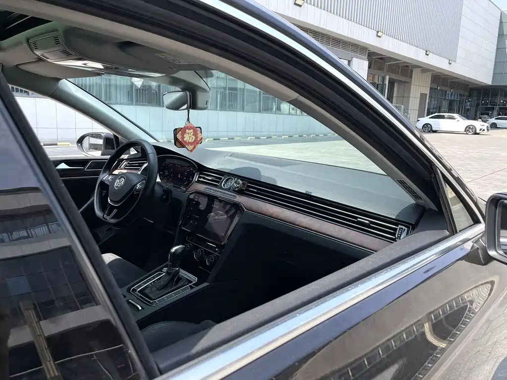 VOLKSWAGEN MAGOTAN 2019