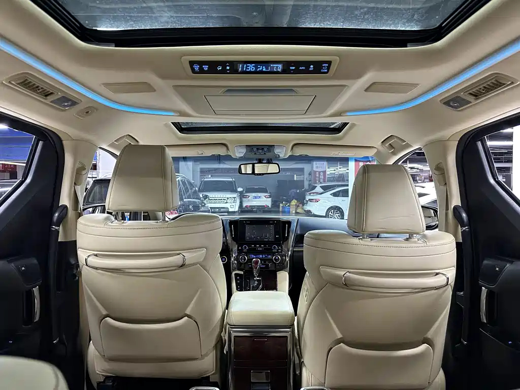 TOYOTA ALPHARD 2018
