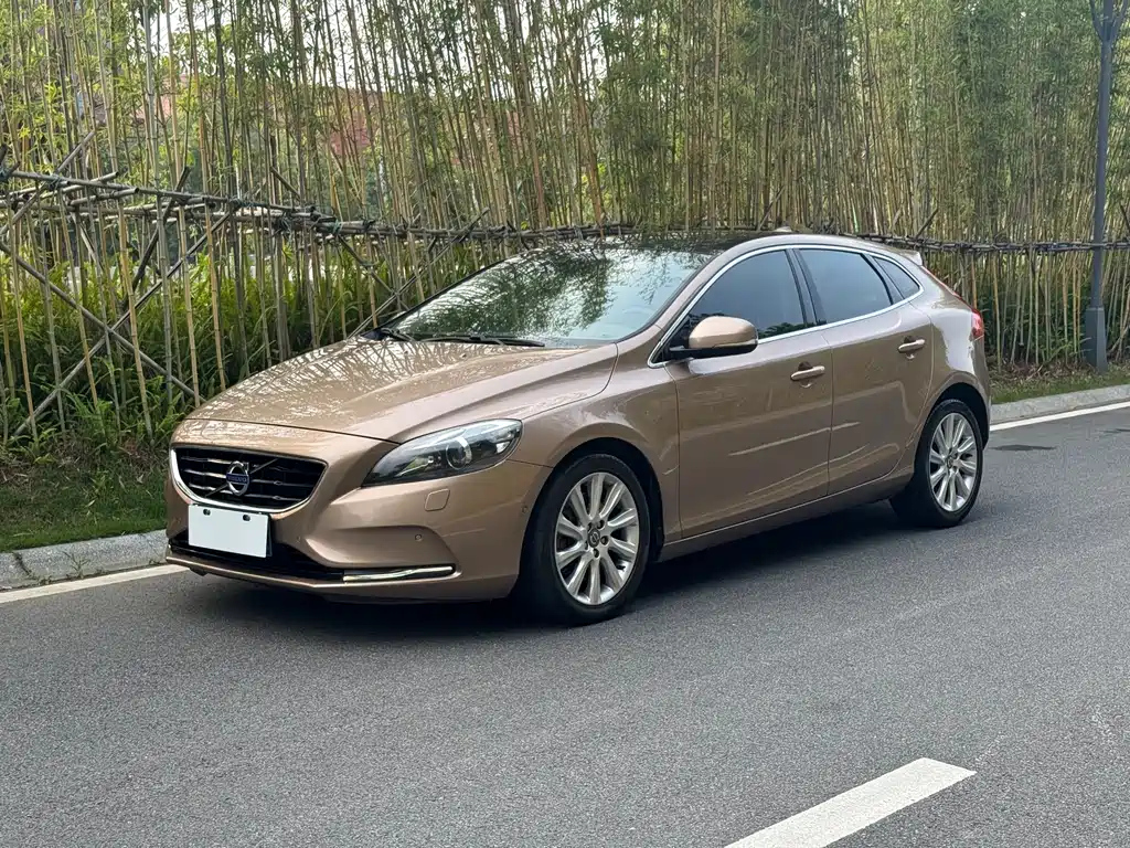 VOLVO V40 2013
