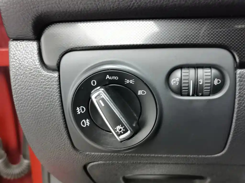 VOLKSWAGEN GOLF 2011