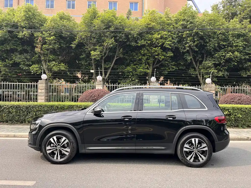 MERCEDES BENZ GLB 2024