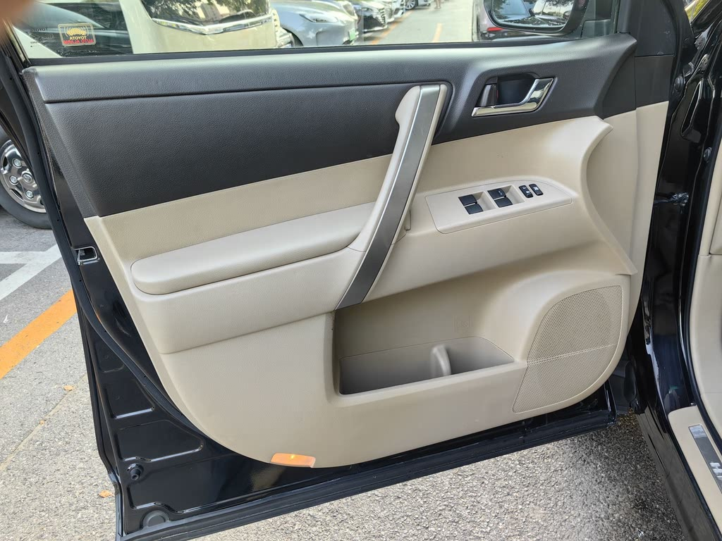 TOYOTA HIGHLANDER 2012