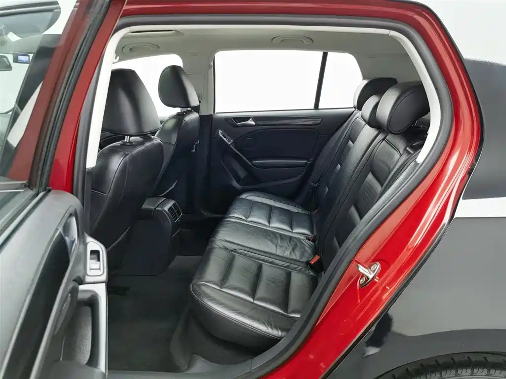 VOLKSWAGEN GOLF 2011