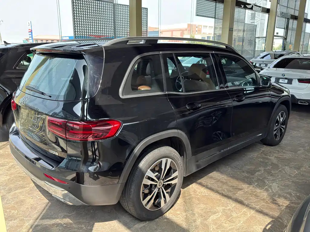 MERCEDES BENZ GLB 2024