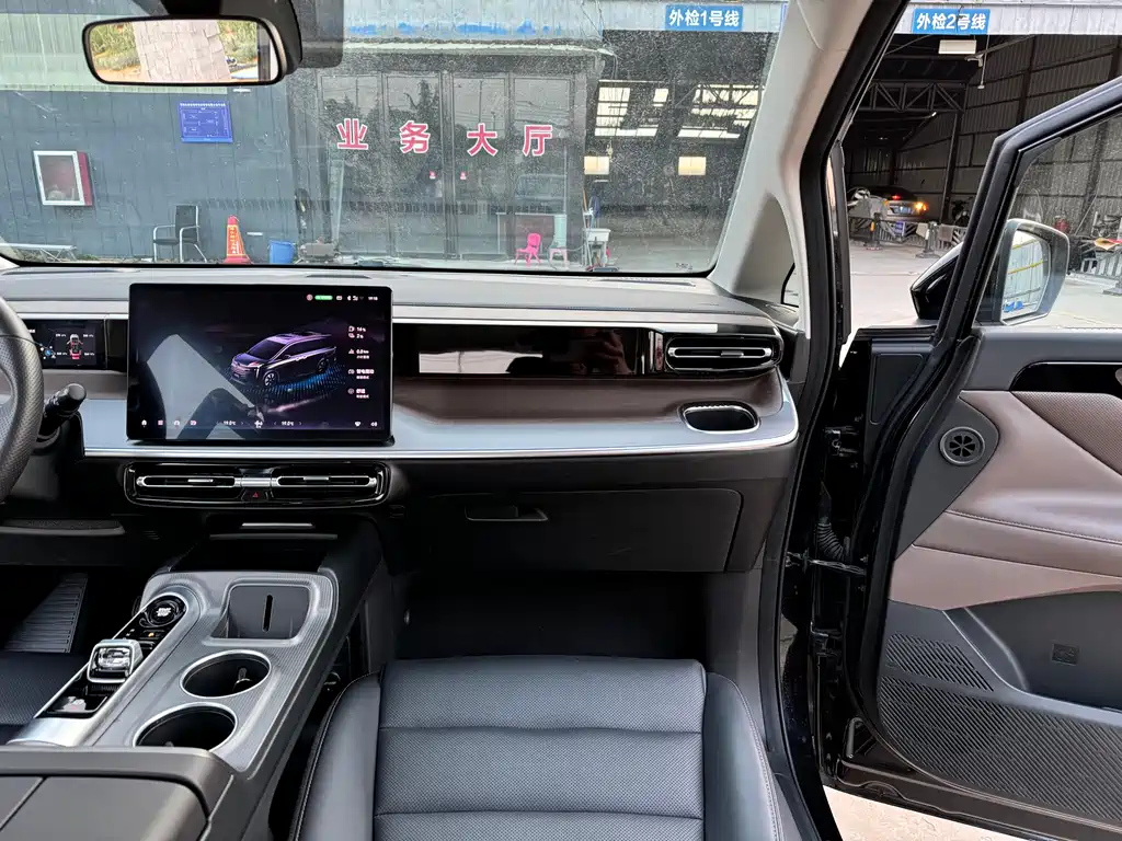 TRUMPCHI E8 NEW ENERGY 2024
