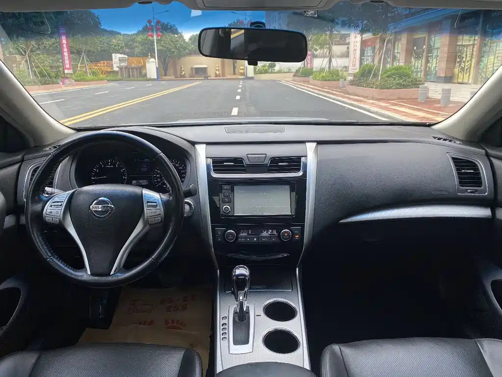 NISSAN TEANA 2018