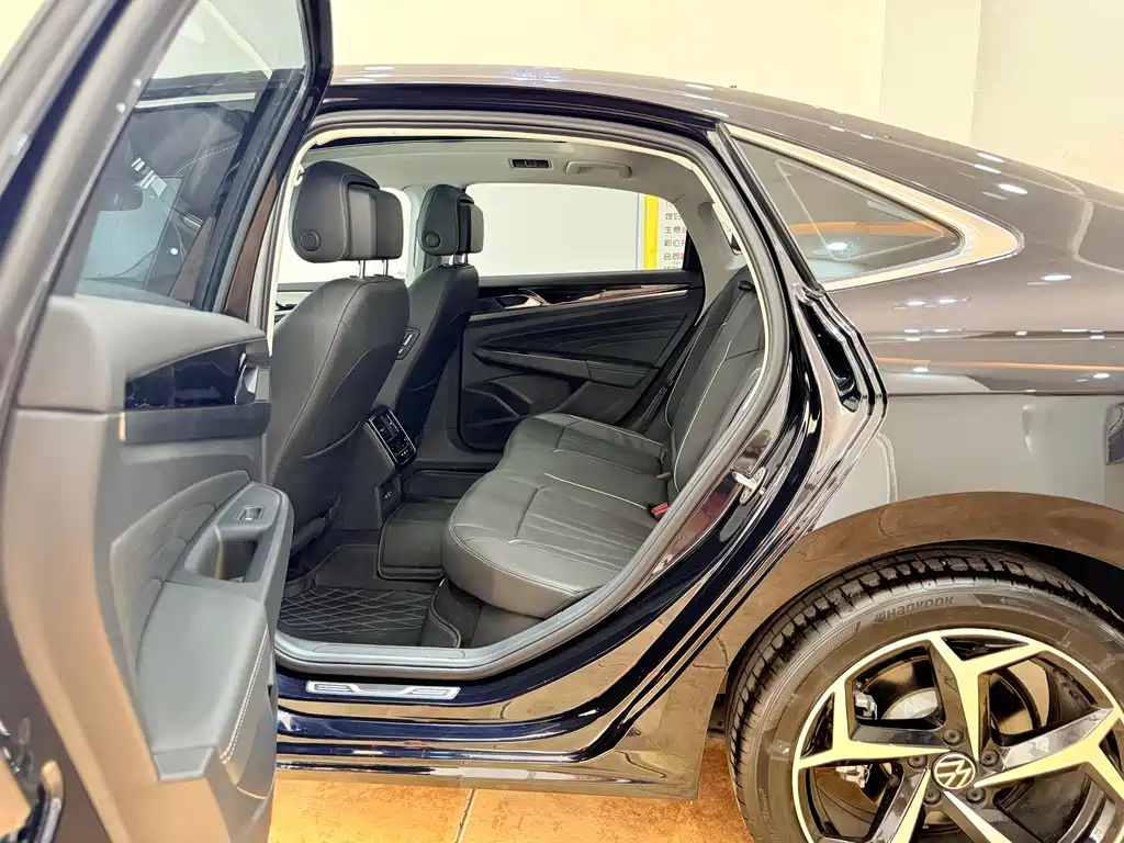 VOLKSWAGEN PASSAT 2024