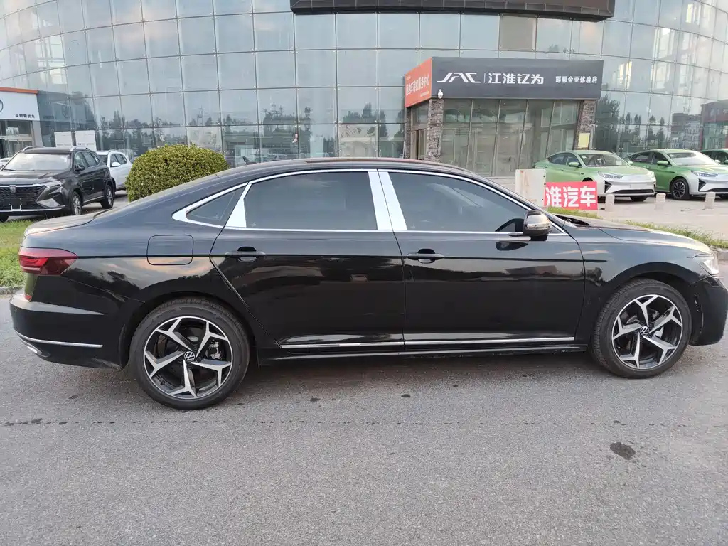 VOLKSWAGEN PASSAT 2024
