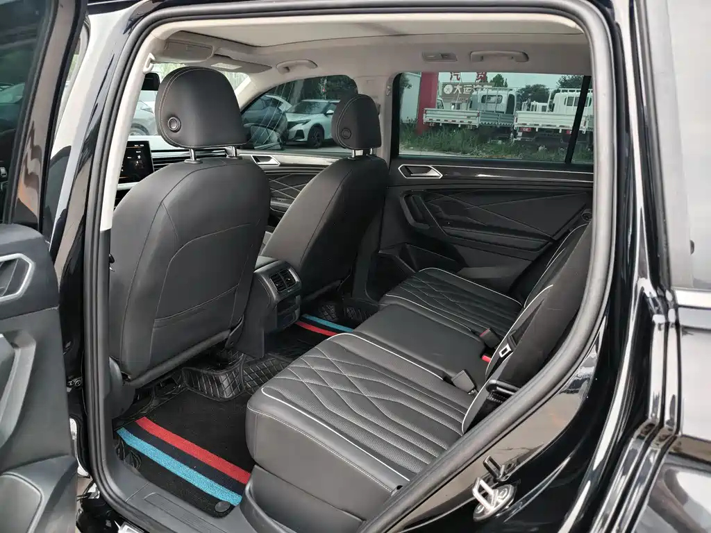 VOLKSWAGEN TIGUAN L 2024
