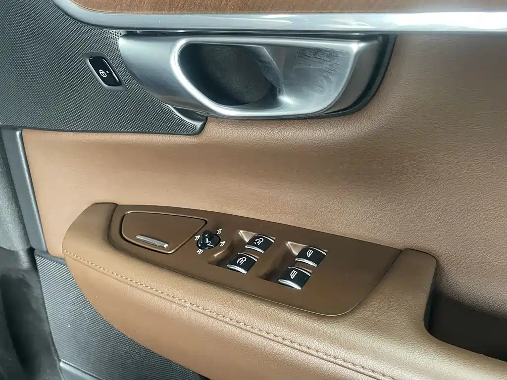 VOLVO S90 2023