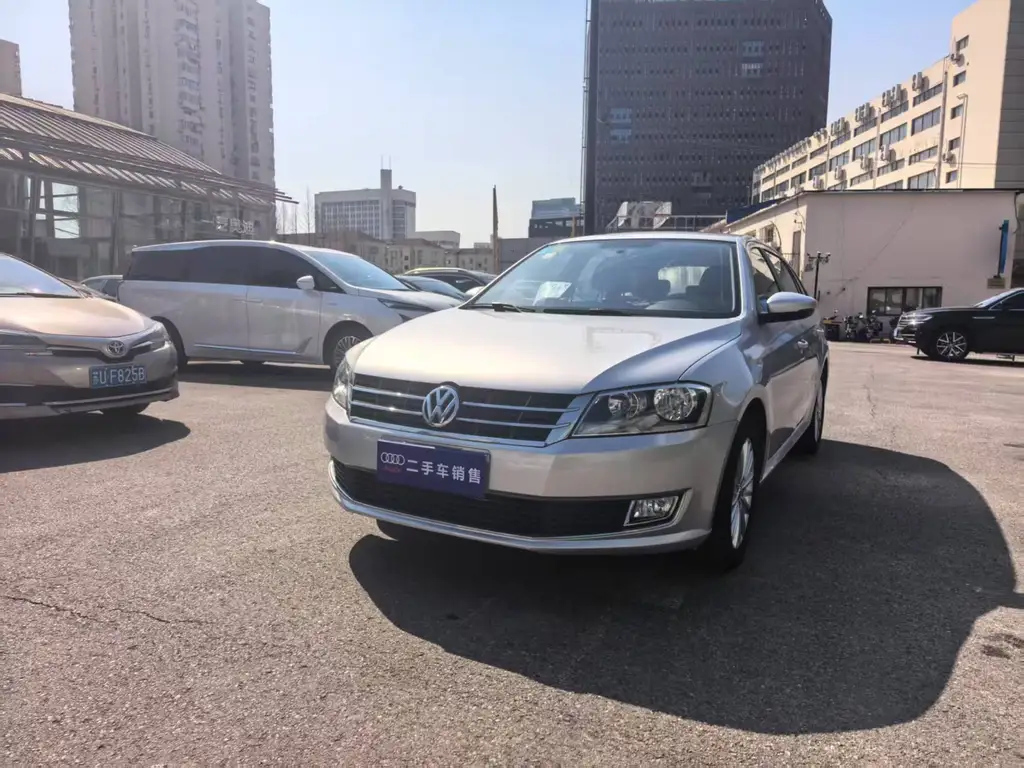 VOLKSWAGEN LAVIDA 2013