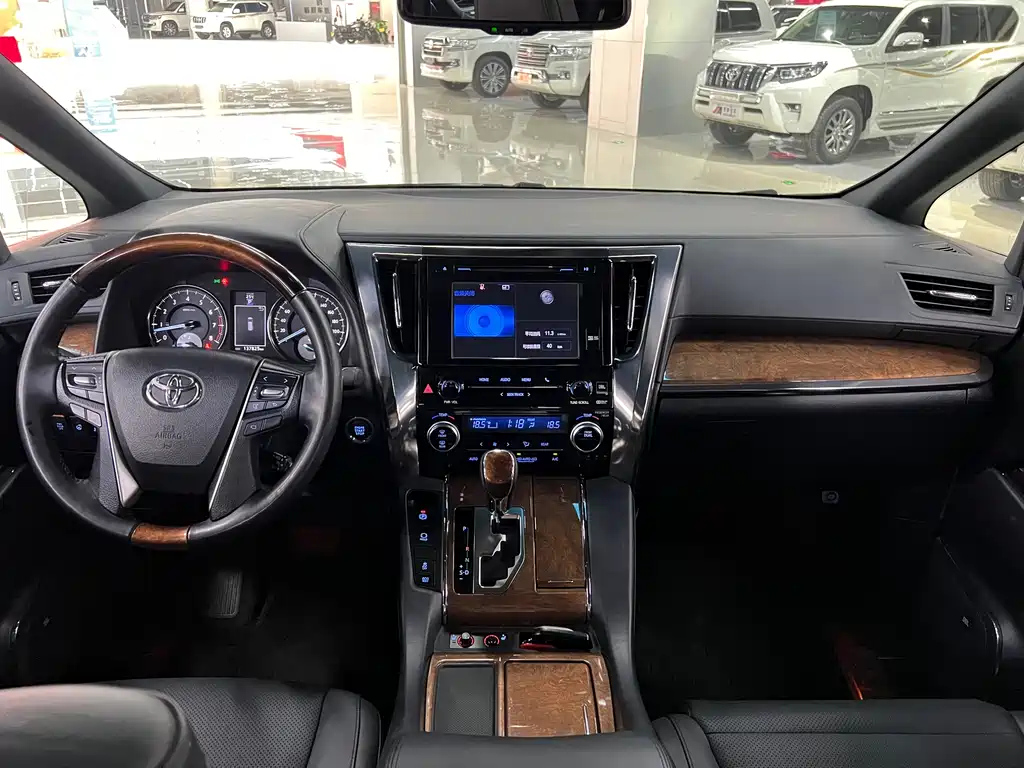TOYOTA ALPHARD 2018