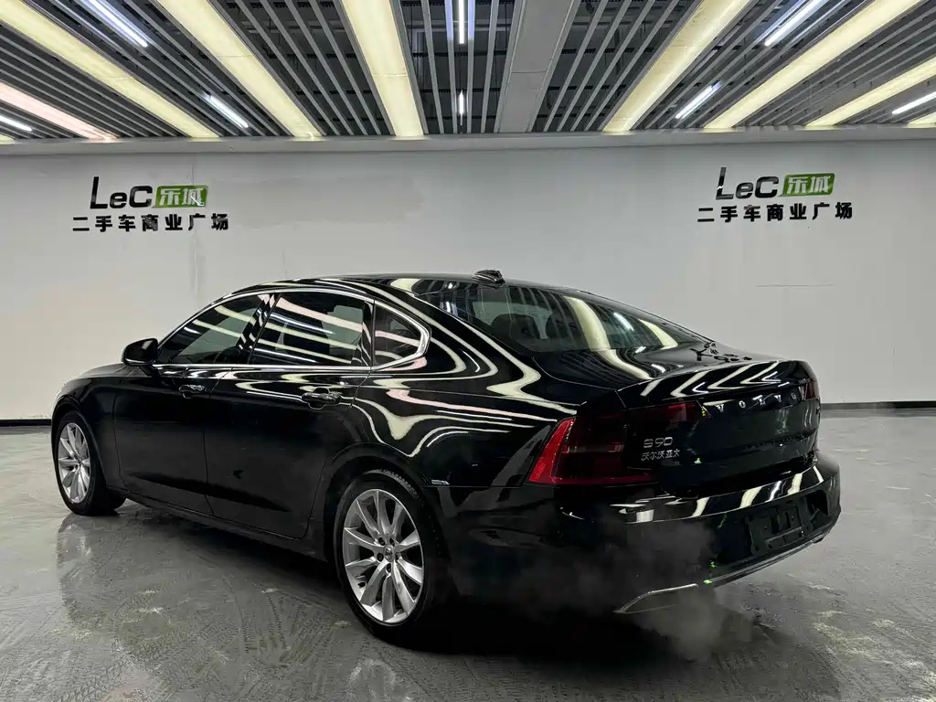 VOLVO S90 2017