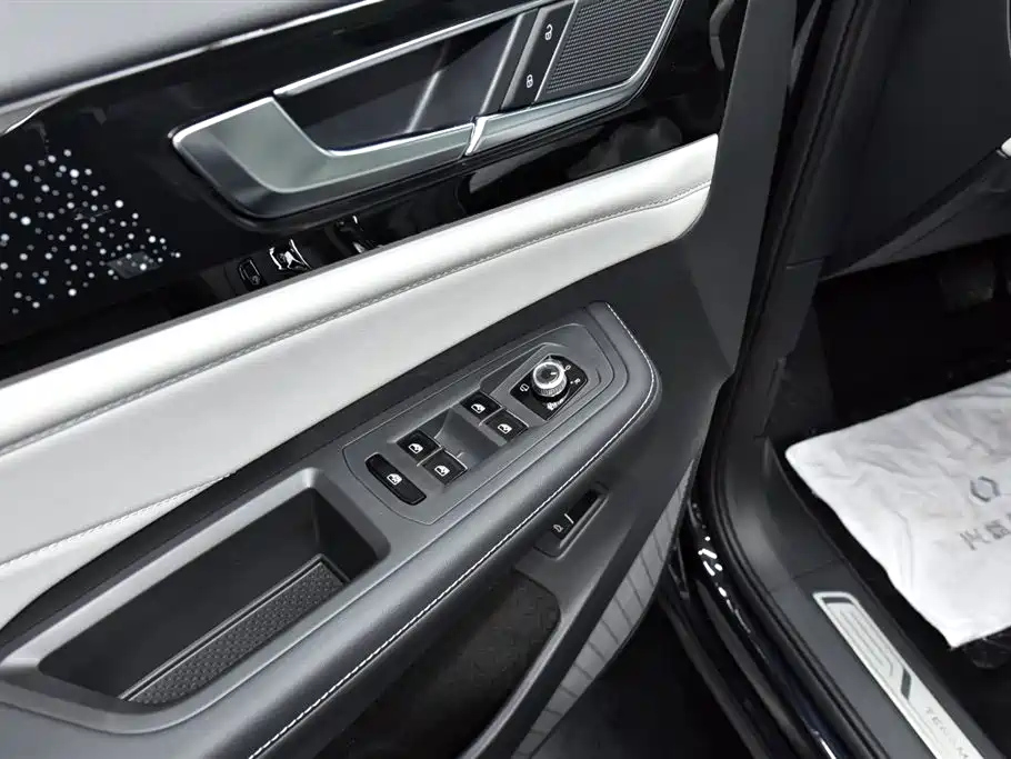VOLKSWAGEN TOURAN 2024