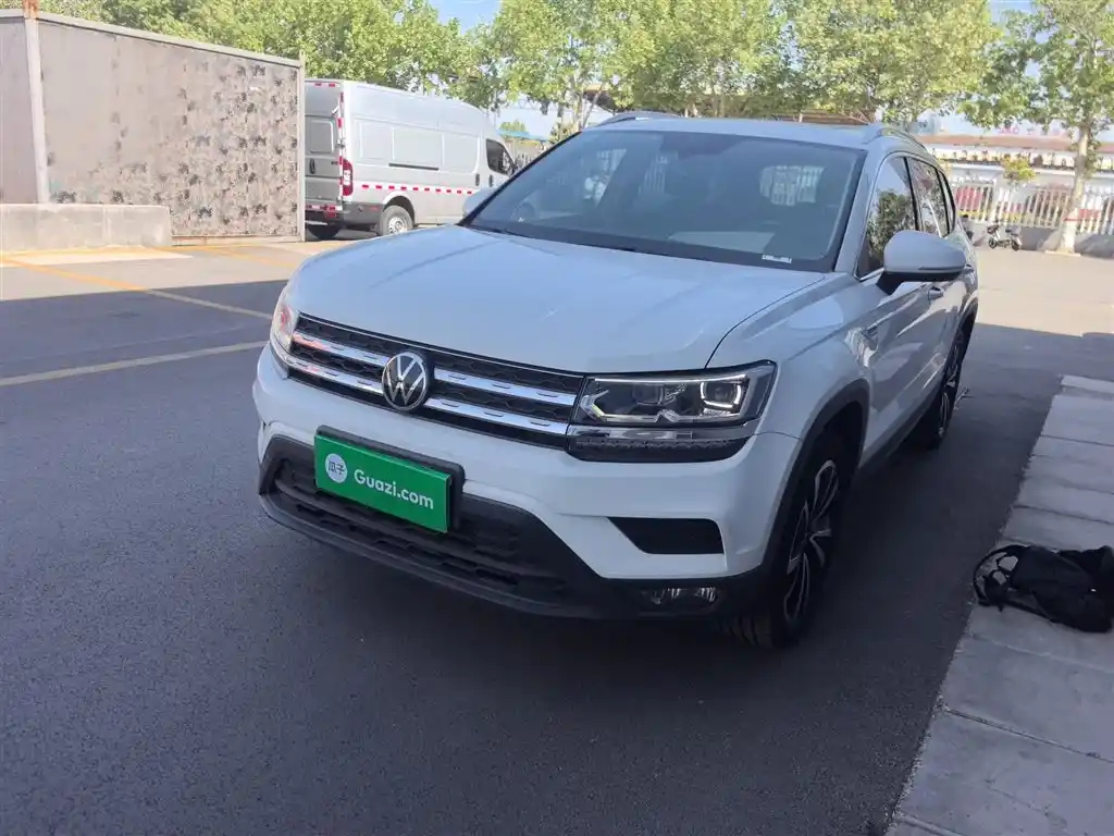 VOLKSWAGEN THARU 2021