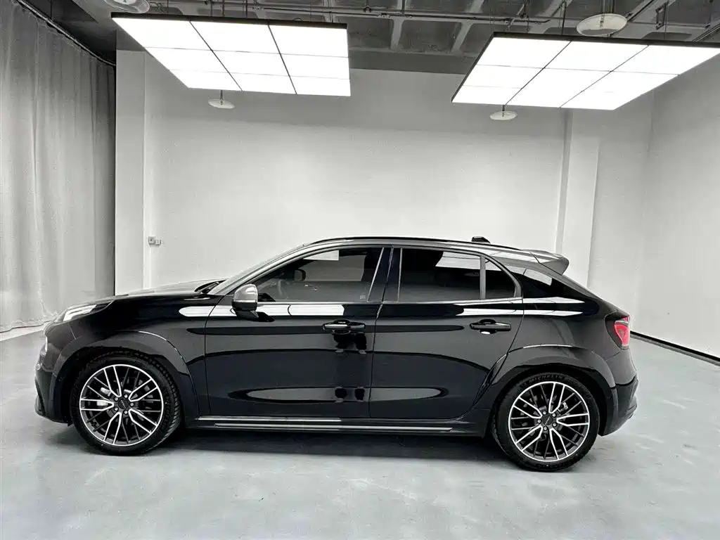 LYNK&CO 02 HATCHBACK 2021