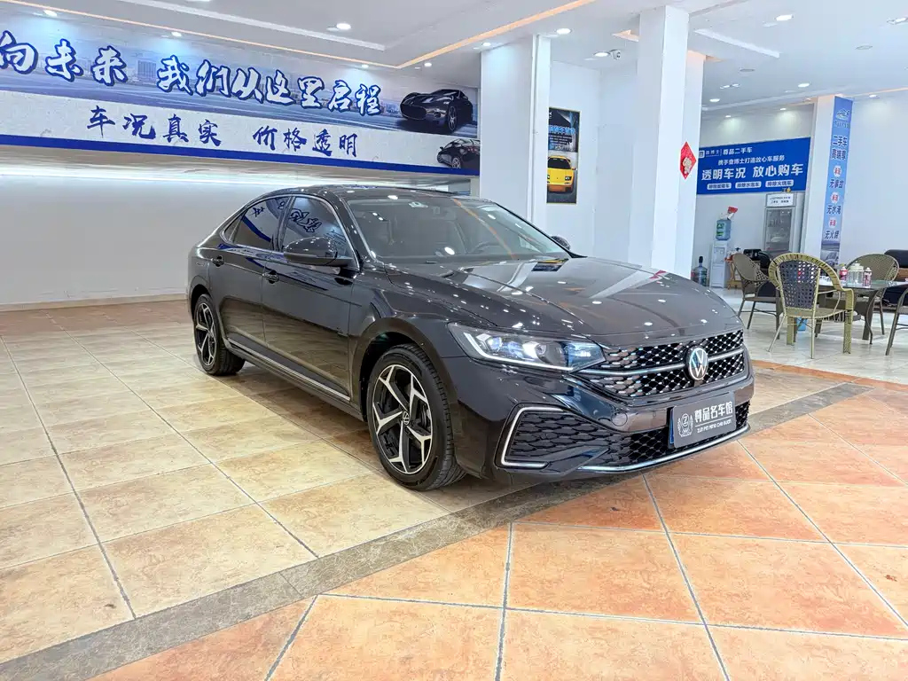 VOLKSWAGEN PASSAT 2024