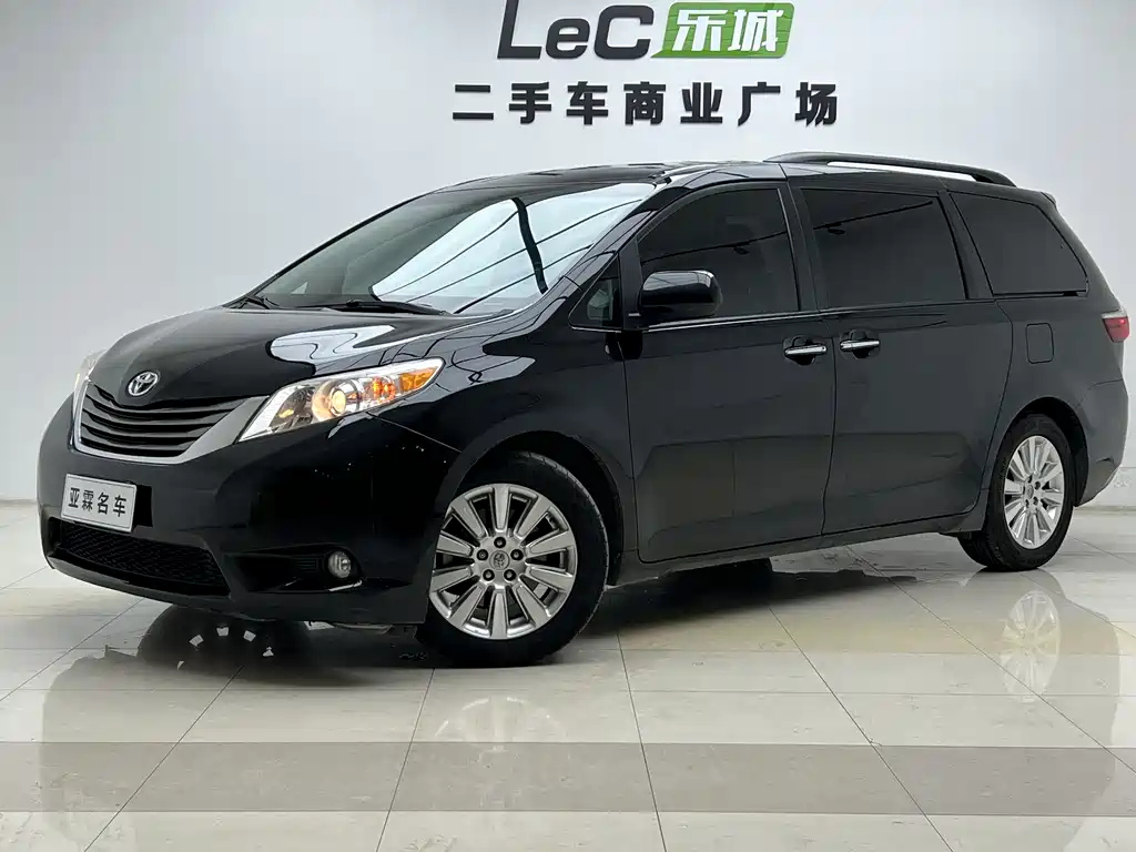 TOYOTA SIENNA 2015