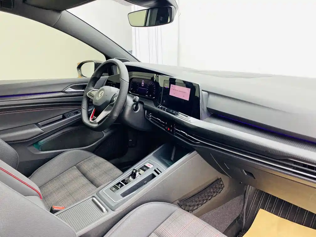 VOLKSWAGEN GOLF 2021