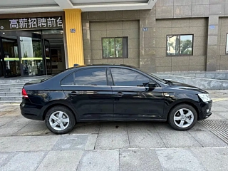 VOLKSWAGEN SANTANA 2015