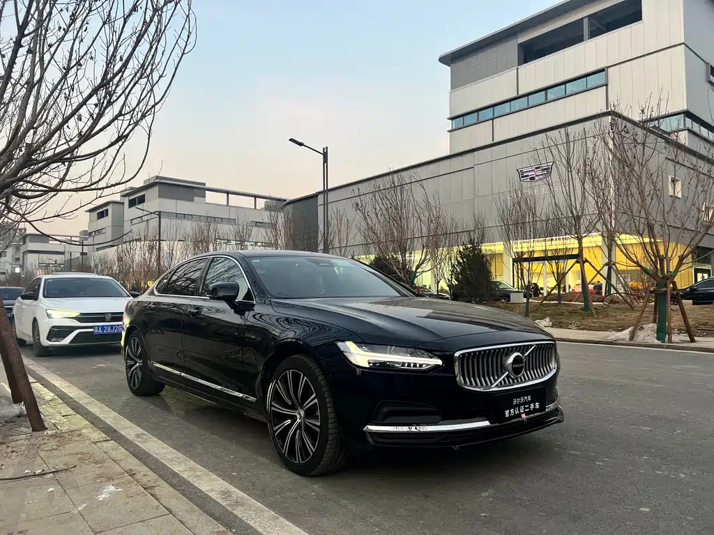 VOLVO S90 2023