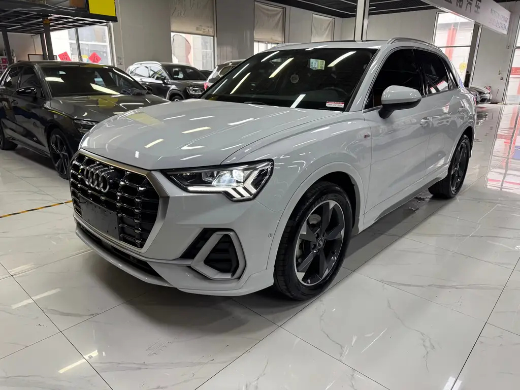 AUDI Q3 2021