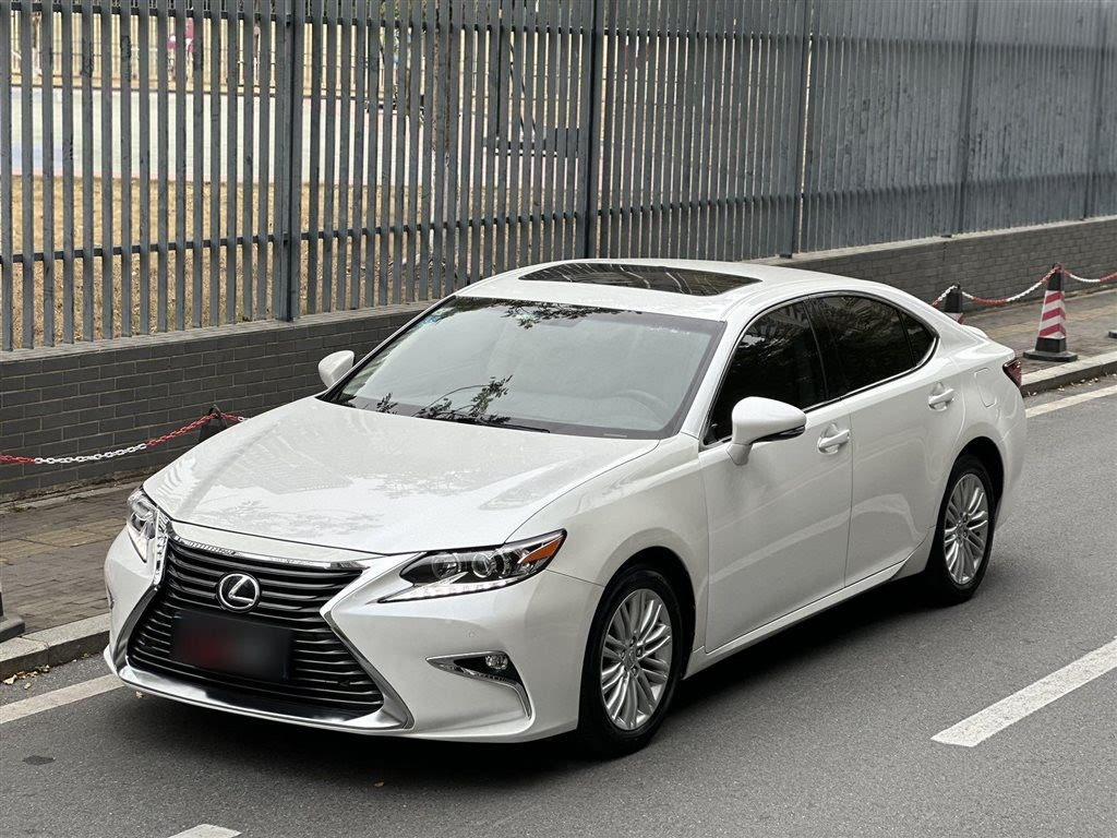 LEXUS ES 2015