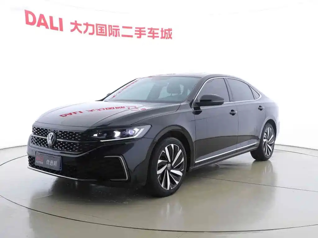 VOLKSWAGEN PASSAT 2023