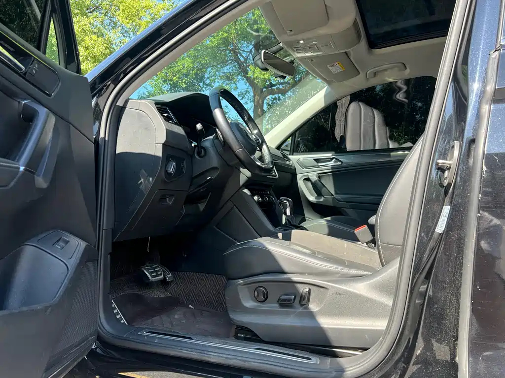 VOLKSWAGEN TIGUAN L 2021