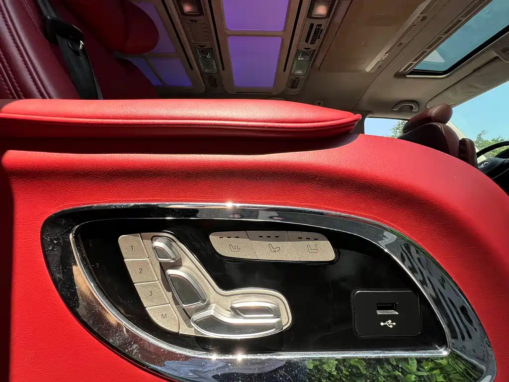 VOLKSWAGEN MULTIVAN 2012