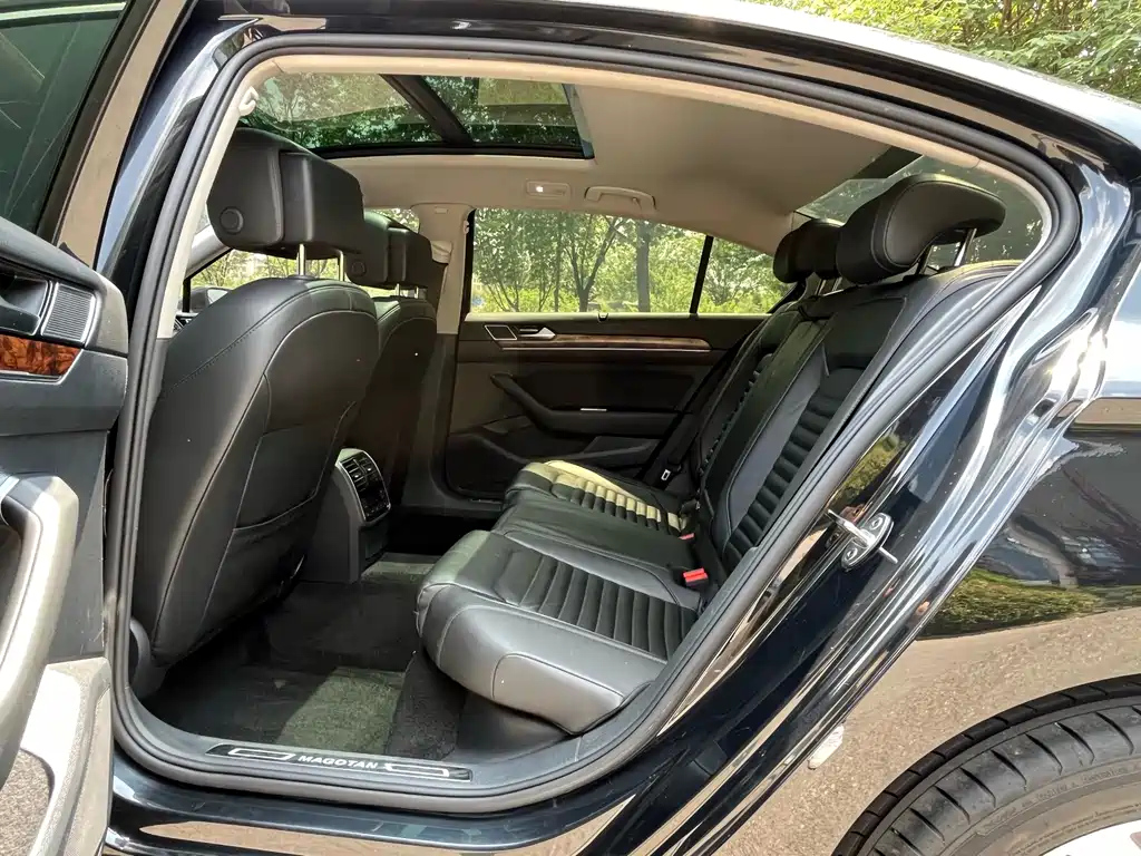 VOLKSWAGEN MAGOTAN 2018