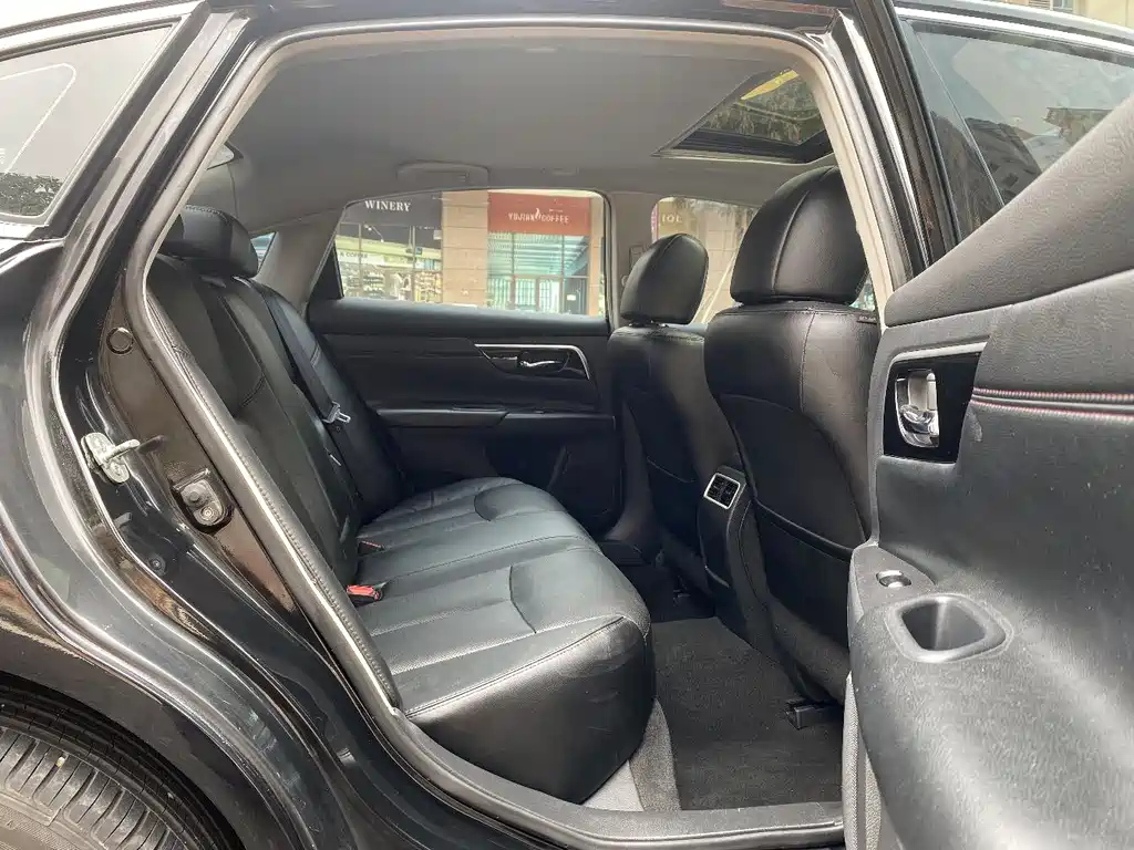 NISSAN TEANA 2018