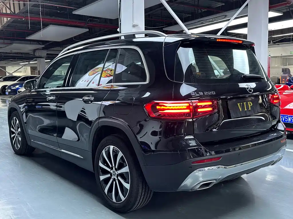 MERCEDES BENZ GLB 2024