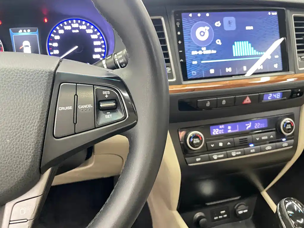 HYUNDAI MISTRA 2014